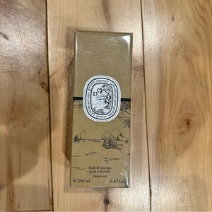 New Sealed Diptyque Shower Oil in Beige-Gold Box